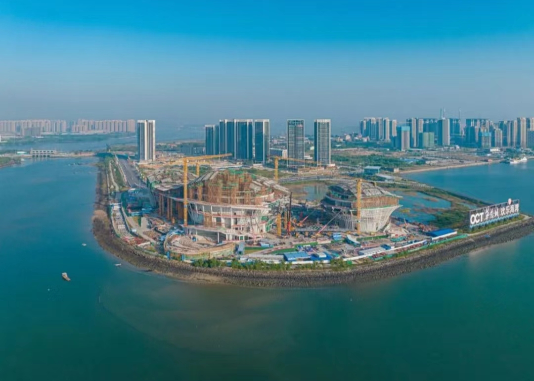 1400噸鋼結(jié)構(gòu)連廊順利提升，湛江文化中心項(xiàng)目整體輪廓初現(xiàn) A、B館鋼結(jié)構(gòu)連廊順利合龍    廣東網(wǎng)架公司選擇廣州經(jīng)緯鋼結(jié)構(gòu)工程有限公司    咨詢電話13925156722